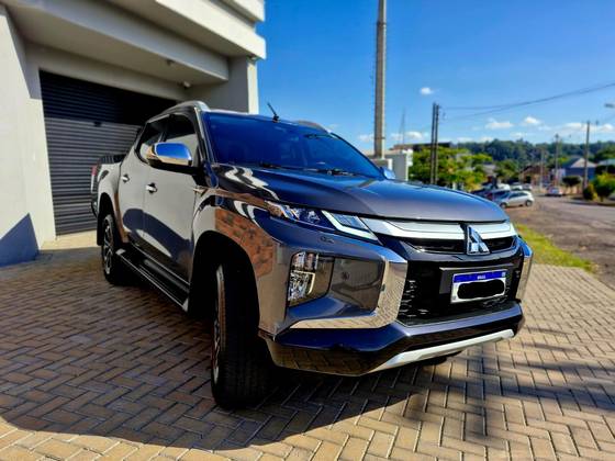 MITSUBISHI L200 TRITON 2.4 16V TURBO DIESEL SPORT HPE-S CD 4P 4X4 AUTOMÁTICO